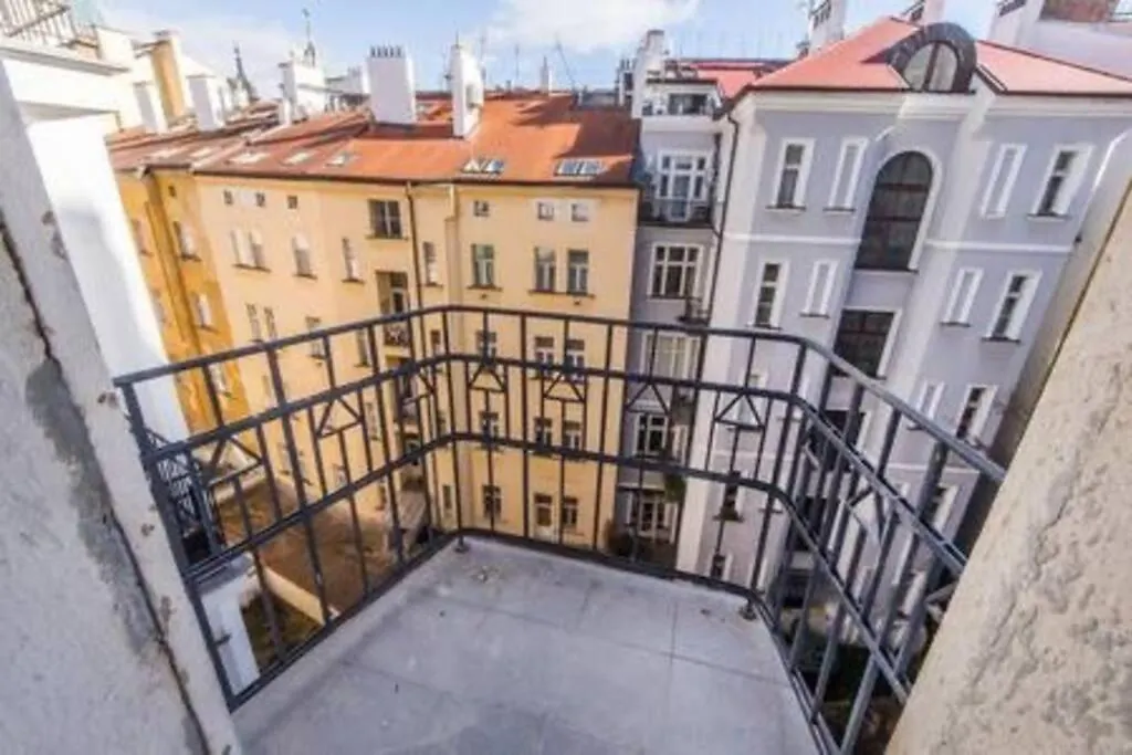 Beautiful & Peaceful Apartment With Cute Balcony Prague