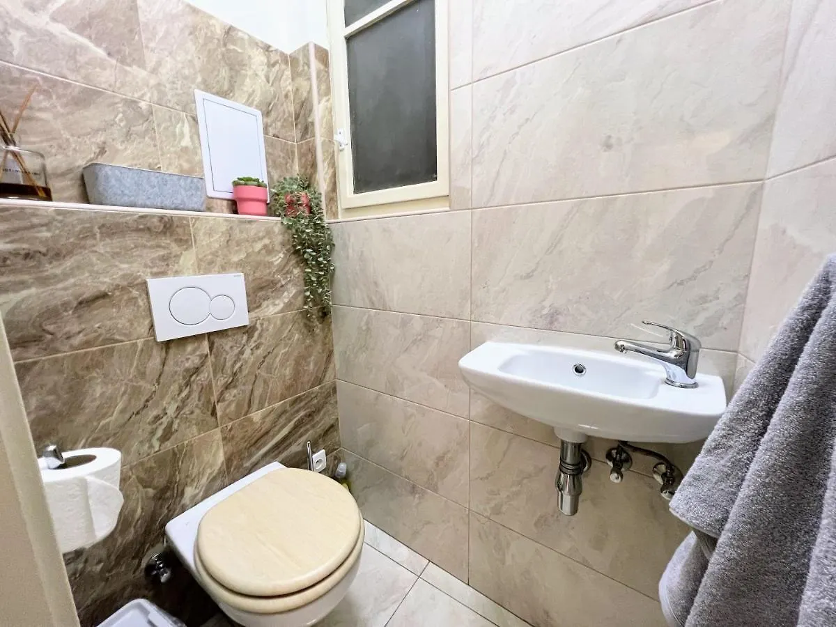 Beautiful & Peaceful Apartment With Cute Balcony Prague République tchèque