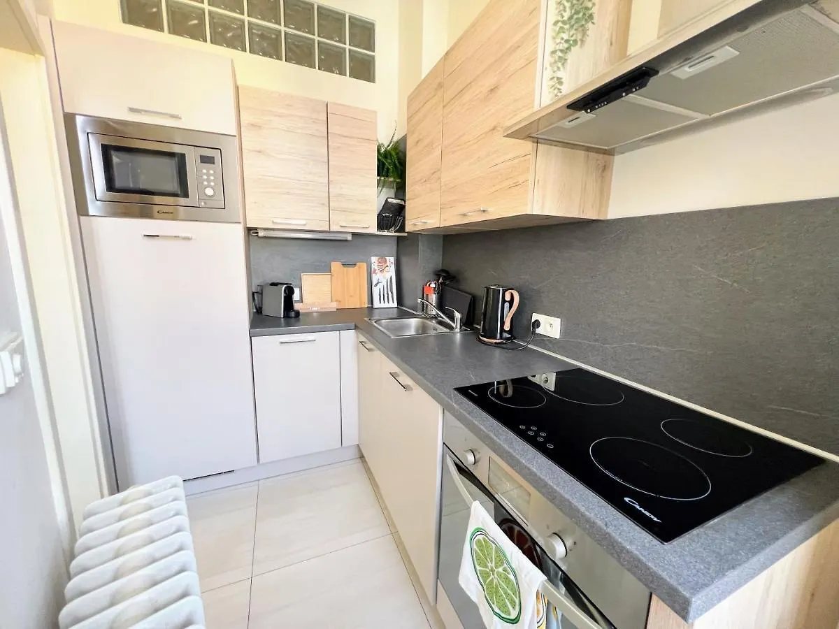 Beautiful & Peaceful Apartment With Cute Balcony Prague