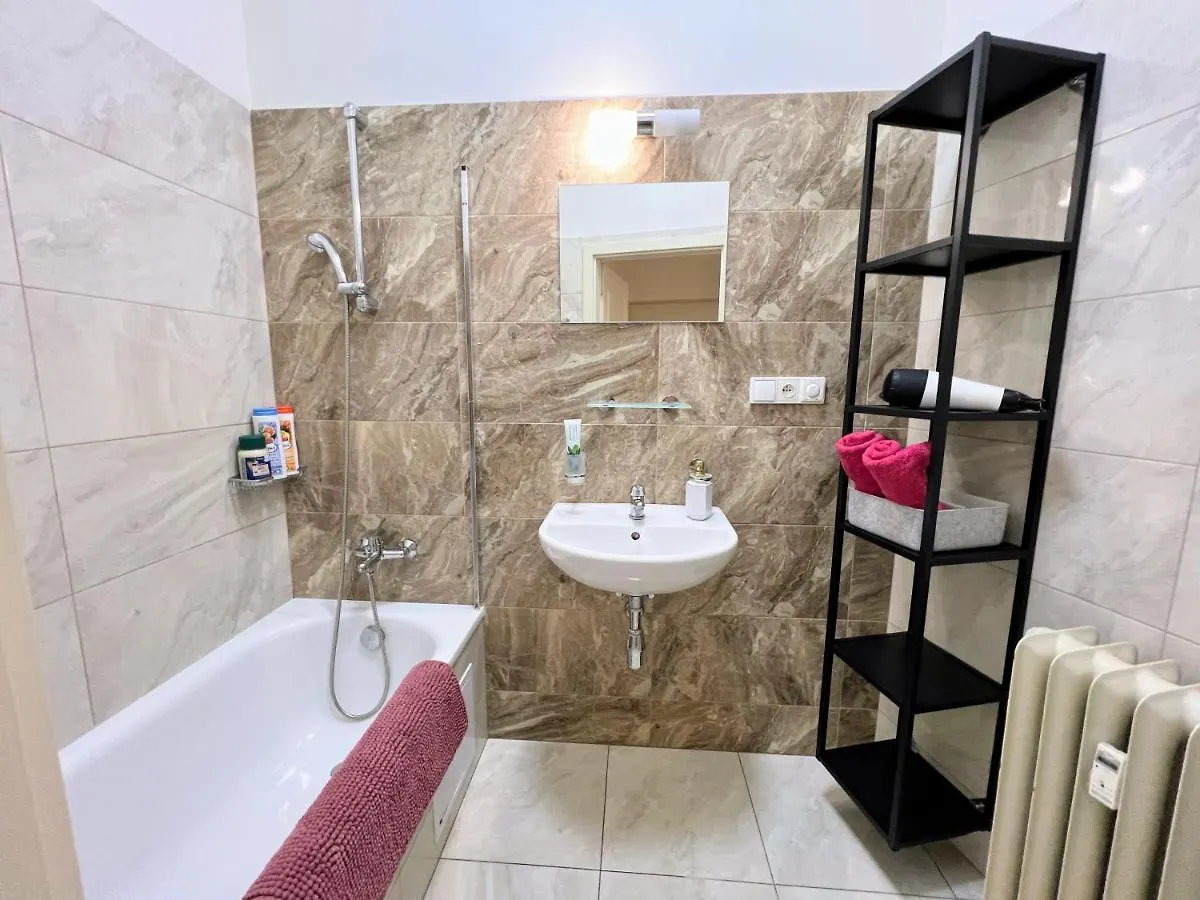 Beautiful & Peaceful Apartment With Cute Balcony Praag