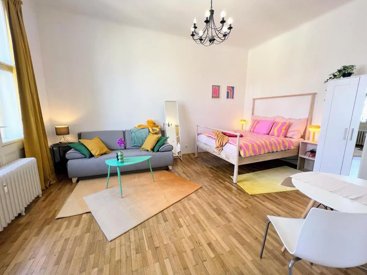 Contacten van Beautiful & Peaceful Apartment With Cute Balcony